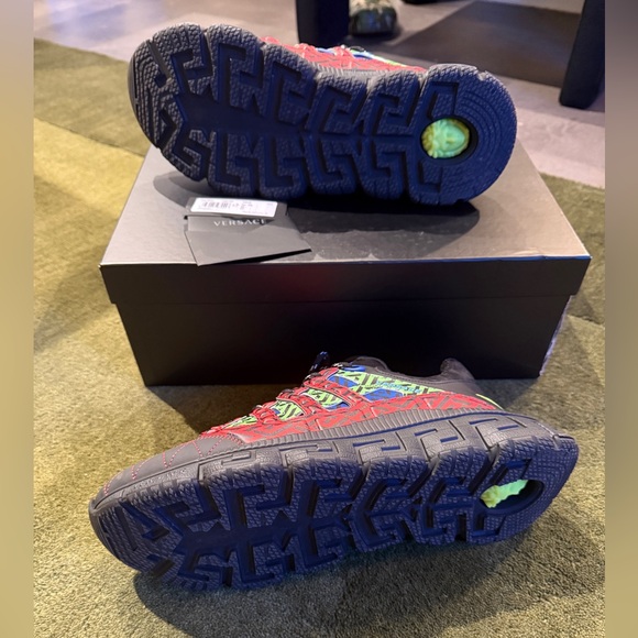 Versace Trigreca 🔥🔥🔥 - Picture 5 of 7